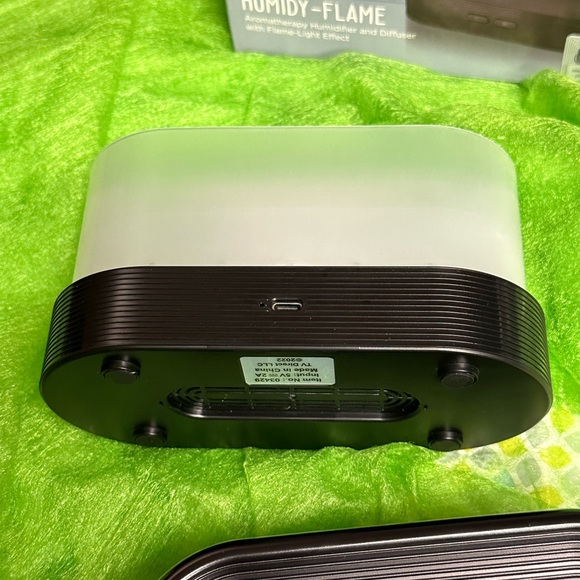 Aromatherapy Humidifier and Diffuser with flame light effect - Picture 9 of 12